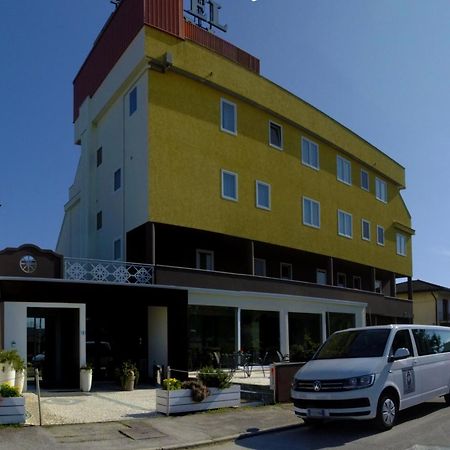 Hotel Ambra Quarto dʼAltino Exterior foto